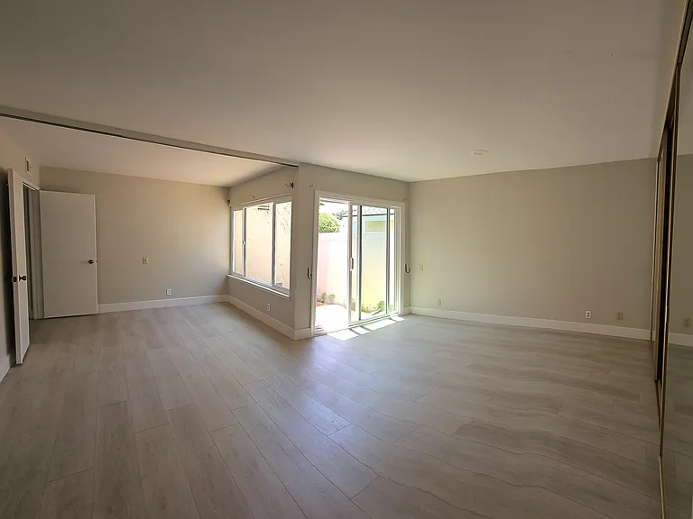 4321 Pioneer St — Photo 9