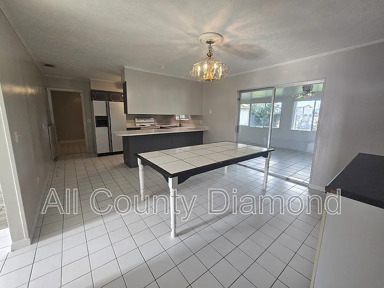 215 S Kimbrel Ave — Photo 6