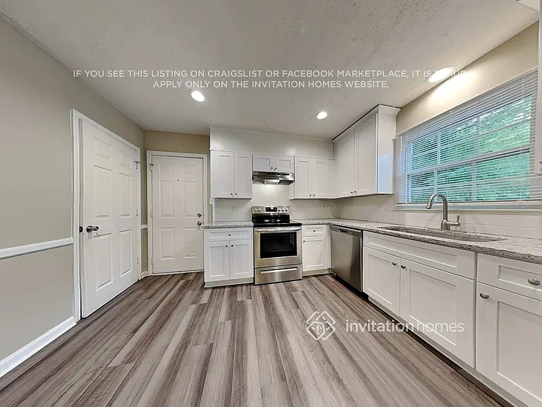 812 E John St — Photo 9
