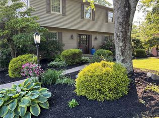 1598 Pinetree Dr, Pittsburgh, PA 15241