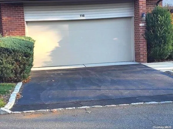 116 Eagles Crescent Court #116, Manhasset, NY 11030