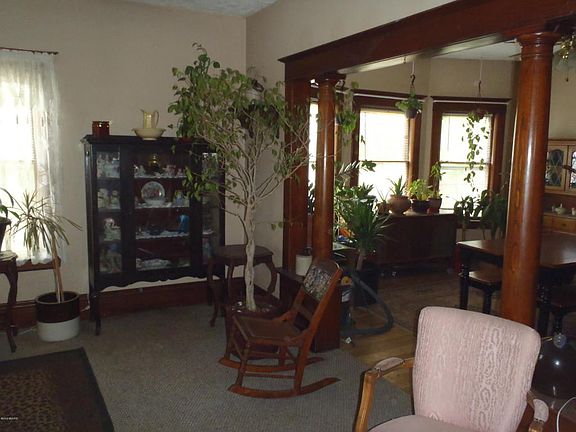 3rd image of 549 Lane Ave NW
