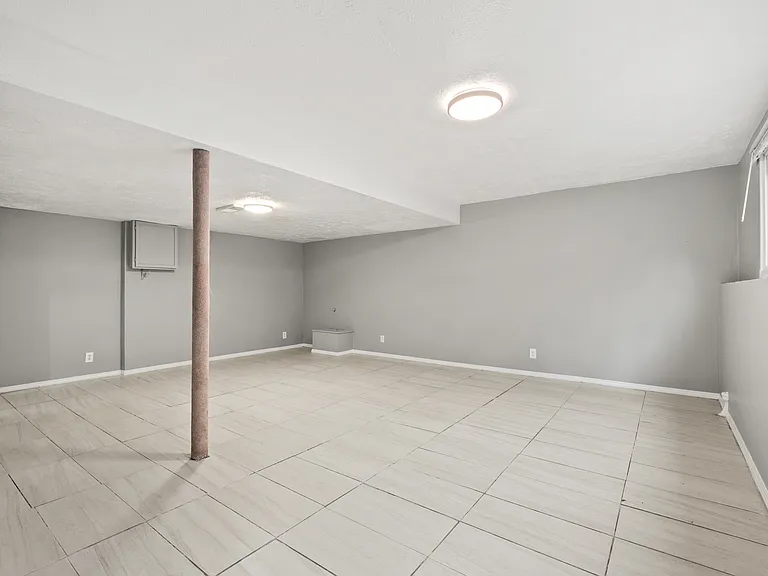 7505 N 55th Plz — Photo 13