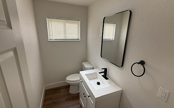 4th image of 3715 E Hampton Way #3715