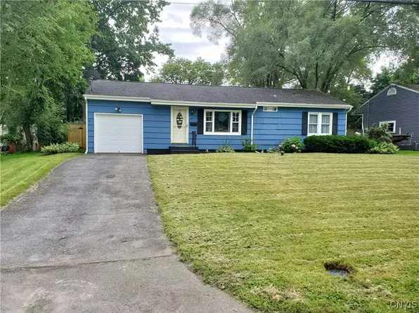 224 Lynnhaven Dr, North Syracuse, NY 13212