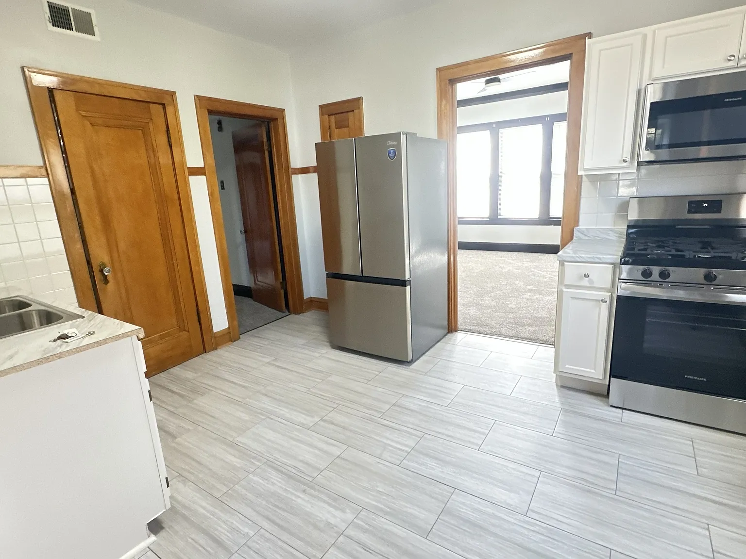 4812 N Kilpatrick Ave — Photo 1