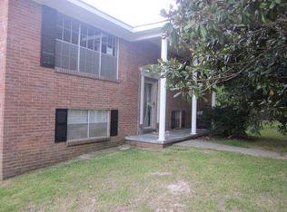 1104 Parkwood Cir, Picayune, MS 39466