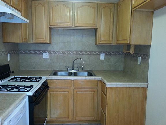 2nd image of 4616 Cahuenga Blvd #10