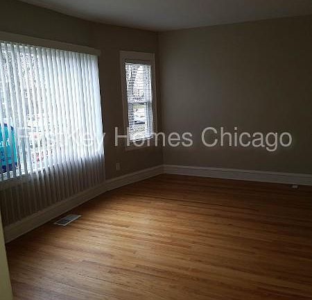 2nd image of 5115 W Newport Ave