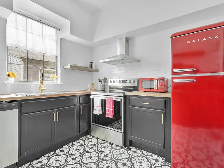 2425 Waters Ave — Photo 4
