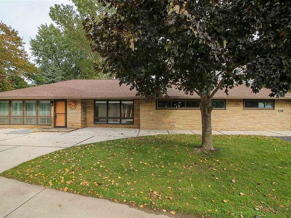 1st image of 726 Lakeshore Dr
