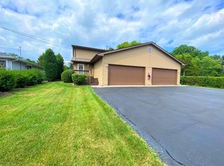 3976 Drexel Ave, Gurnee, IL 60031