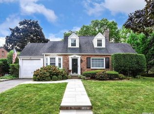 128 Vanderbilt Ave, Manhasset, NY 11030