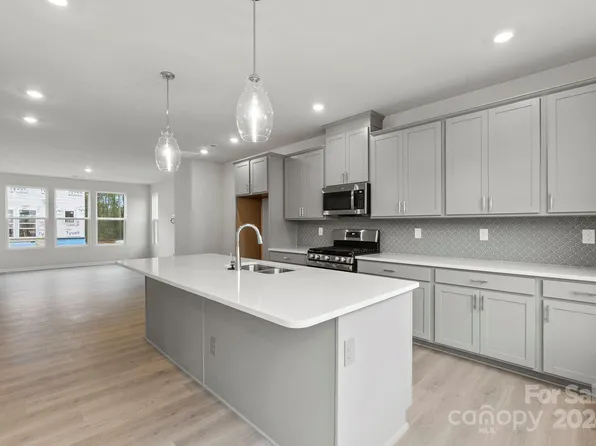 1504 Blanche St, Charlotte, NC 28262
