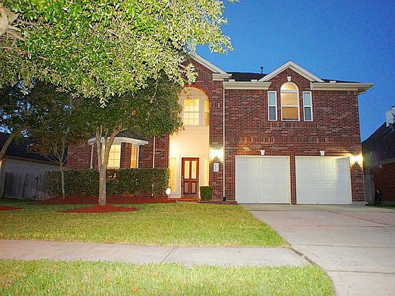 Located in the prestigious Riverstone Ranch where it's a great community. This home has lots to offer.