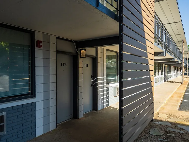 Calhoun Lofts & Thunderbird Flats — Photo 6