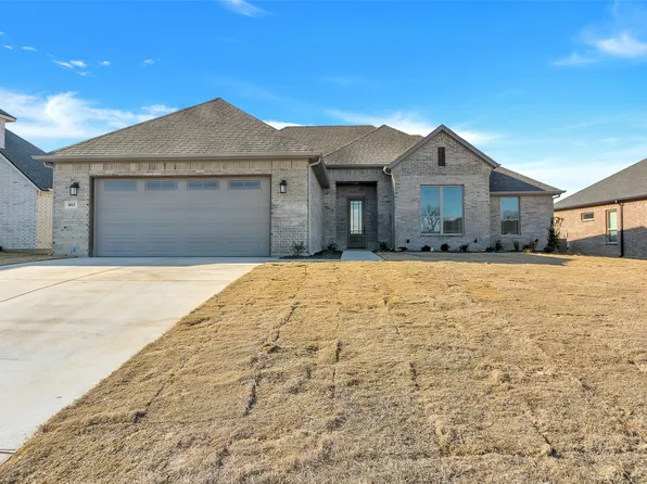 801 Holiday Hills Dr, Mineral Wells, TX 76067