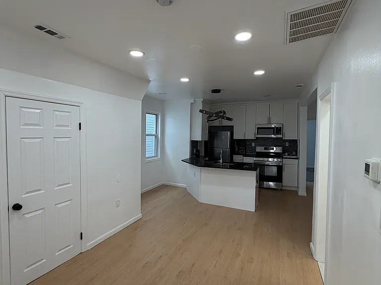 197 S 11th St #3 — Photo 16