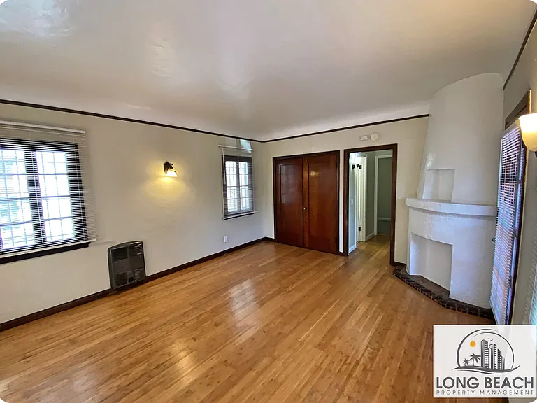 1119 E 4th St #B — Photo 1