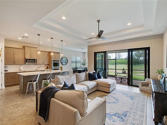 5th image of 9240 Woodhurst Dr
