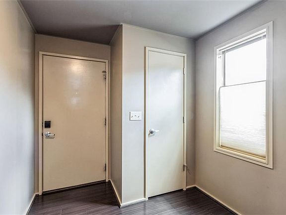4th image of 4460 Rainbow Blvd