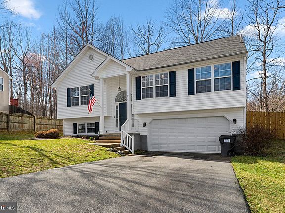 3rd image of 77 Cherry Laurel Dr