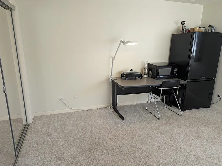 office/second bedroom