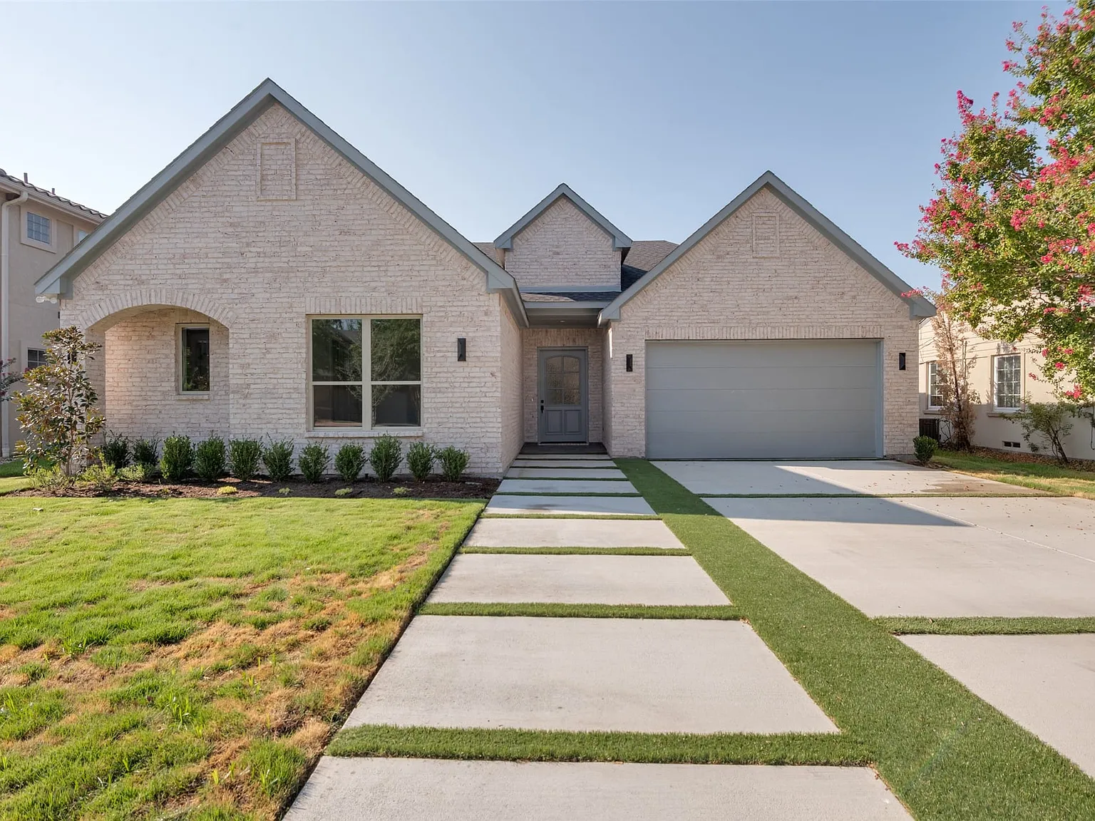 4 bed, 3.5 bath, 2300 sqft, $4,500 — Photo 2