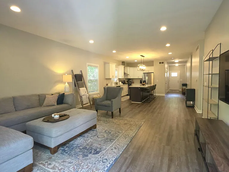 418 W Ellen St — Photo 25