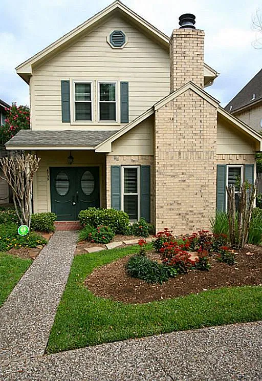 3 bed, 2.5 bath, 2136 sqft, $1,895 — Photo 2