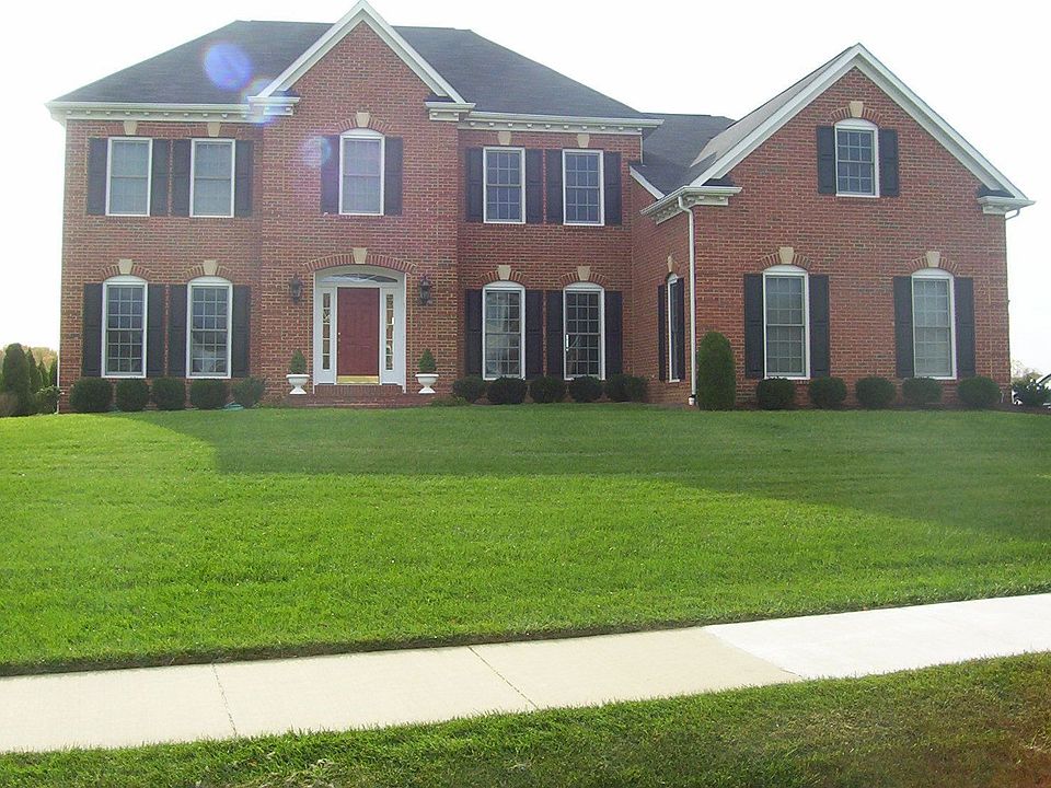 Over 5800 Square Feet Sited right on the Golf Course