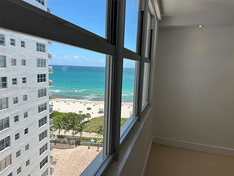 6039 Collins Ave #1221 — Photo 2