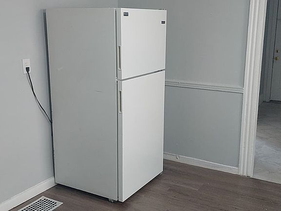 4th image of 88 6th St #1