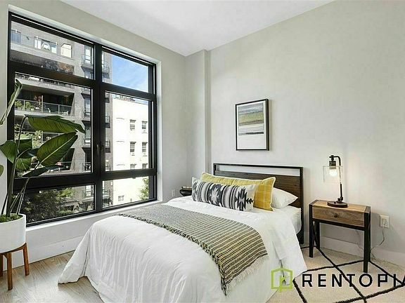 5th image of 150 Eagle St #345