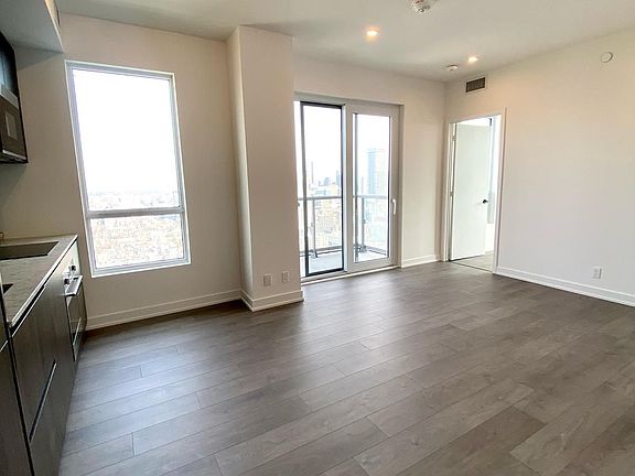 4th image of 108 Peter St #4902