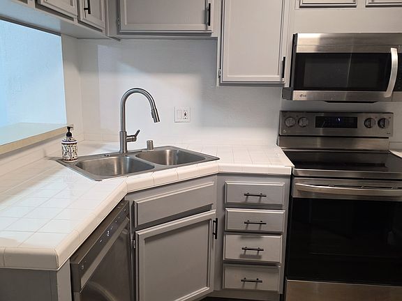 4th image of 3934 60th St Unit 157