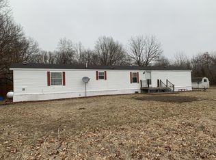 1894 Bear Ln, Sorento, IL 62086