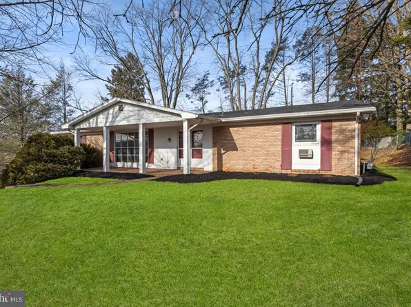 111 Scarboro Dr, York, PA 17403