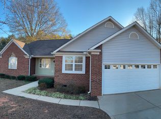 525 Willow Landing Dr, York, SC 29745