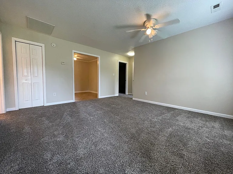 17 Lakewood Ct — Photo 2