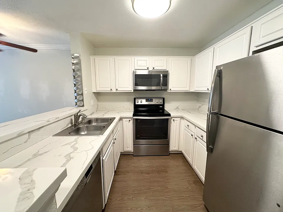 3550 Lebon Dr #6218