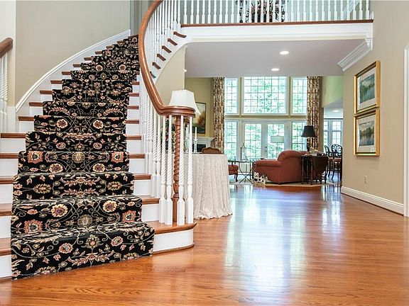 2nd image of 799 Meadowview Ln