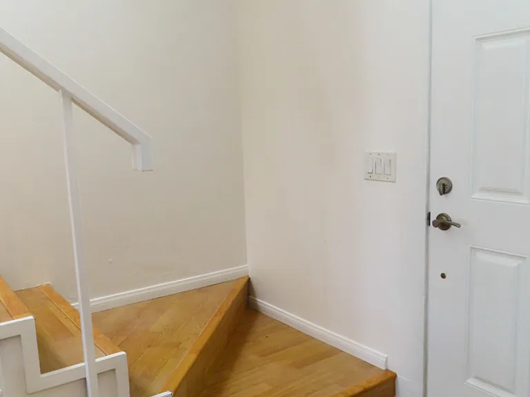 Stairs up to 2nd flr