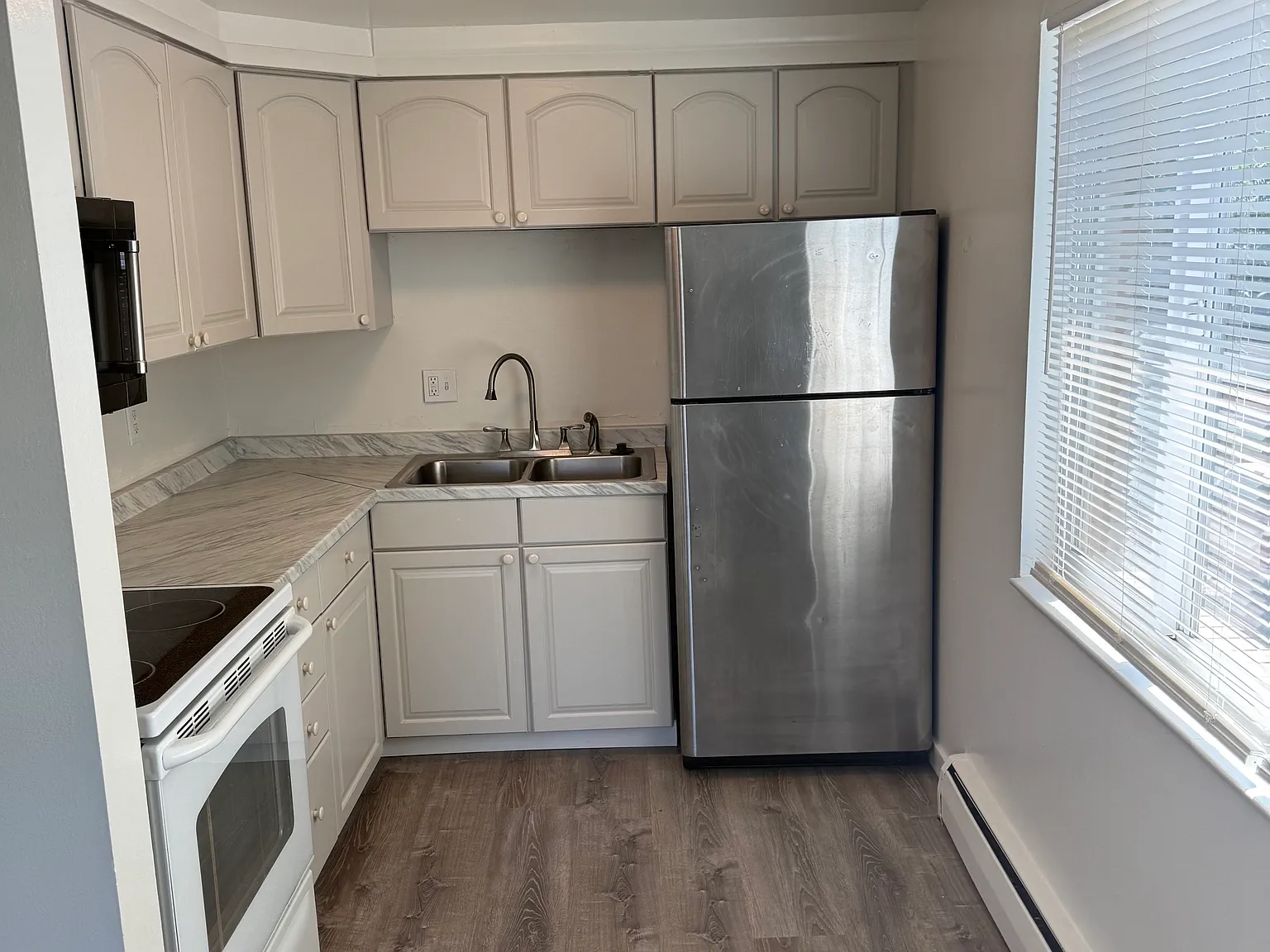 1 bed, 878 sqft, $1,450 — Photo 3
