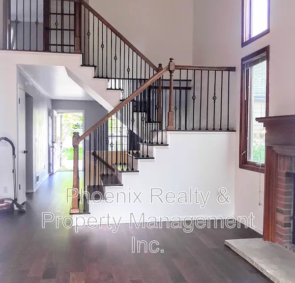 919 Clover Cir — Photo 4