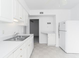 8132 Roxburgh Dr, Saint Louis, MO 63105