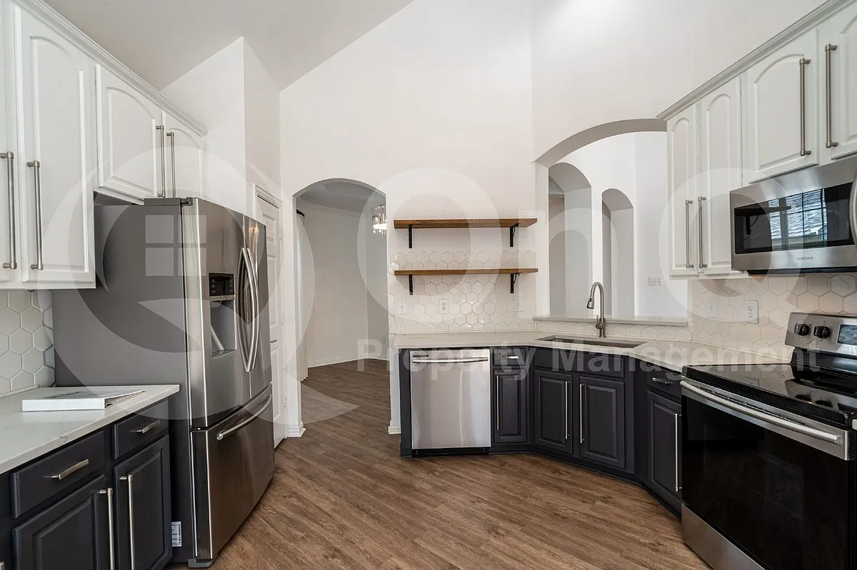 3 bed, 2.0 bath, 1777 sqft, $2,399 — Photo 3
