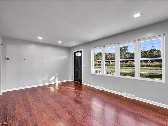 4th image of 434 Woodridge Rd