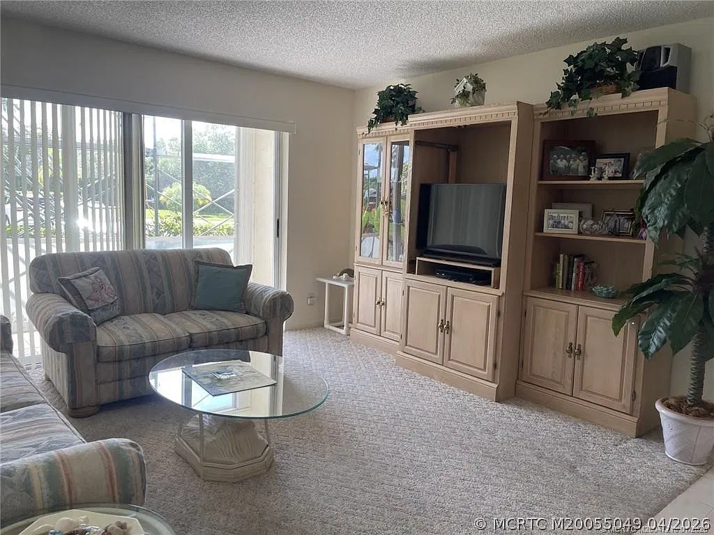 2 bed, 2.0 bath, 1090 sqft, $4,000 — Photo 2