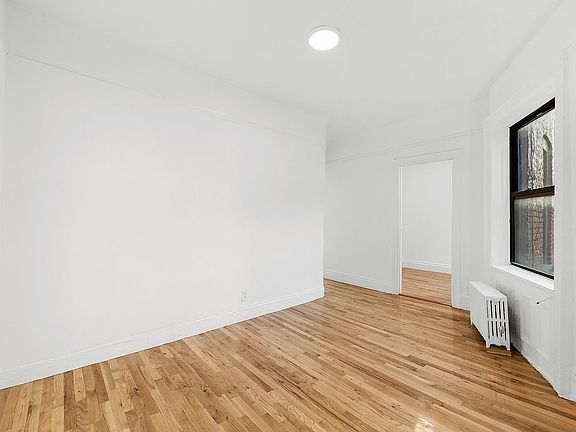 4th image of 218 Thompson St APT 17